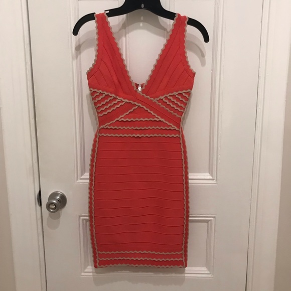Herve Leger Dresses & Skirts - Herve Leger Kenna Scalloped Dress Size XS